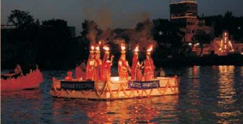 Tourists to enjoy Folk Performances on boats