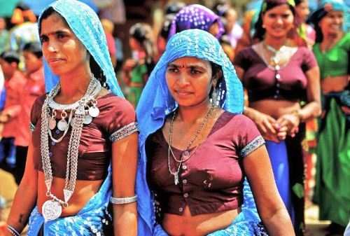 गुजरात के चुनाव में आदिवासियों की उपेक्षा क्यों?