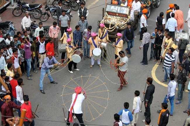 Hundreds Participate in Shiv Yatra