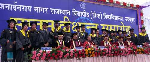 18 Girls receive Gold Medals at 7th Convocation Ceremony of Vidyapeeth