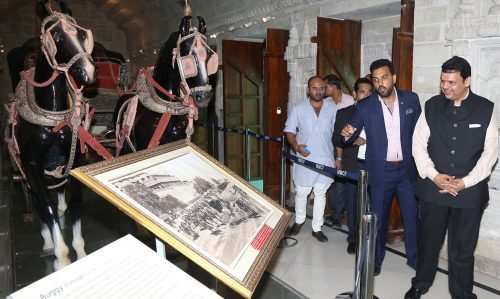 Maharashtra CM showers praise on City Palace Museum