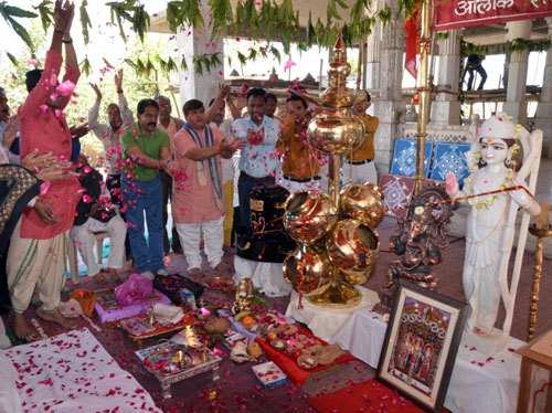 Nav Samvatsar-2072 festivity begins with Jyoti Kalash Pujan