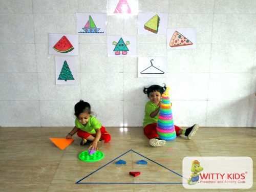 Toddlers of WIS, Udaipur learnt about the Triangle Shape