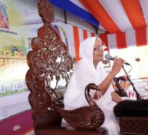 सरल जीवन को मनुष्य ही बनाता है मुश्किलः सुप्रकाशमति माताजी
