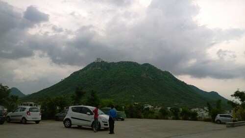 पहाड़ियों के संरक्षण से ही झीलों के शहर का अस्तित्व संभव