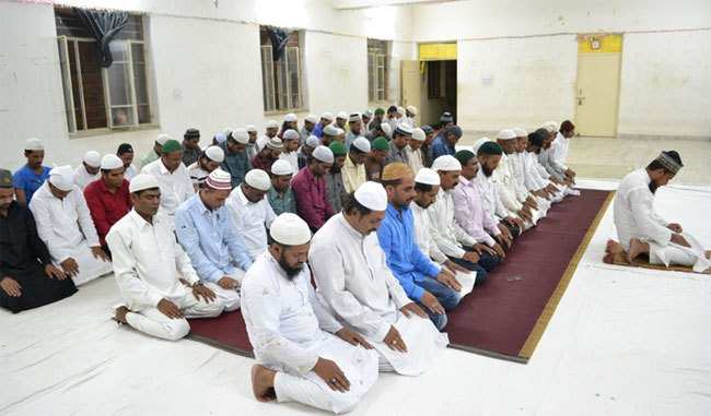 Jail inmates offer Ramadan Fast