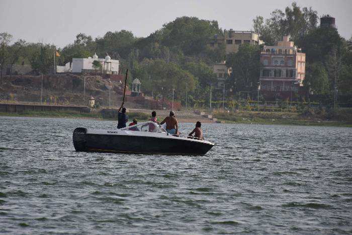 Fatal accident at Fatehsagar – Boats crash into each other