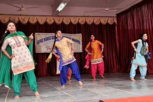 Photo News: Guru Nanak Girls P.G College Fresher’s Party