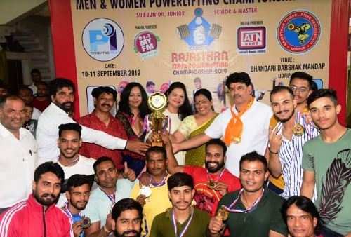 राजस्थान राज्य क्लासिक पावर लिफ्टिंग प्रतियोगिता महिला वर्ग में उदयपुर चैंपियन व पुरुष वर्ग में उप विजेता