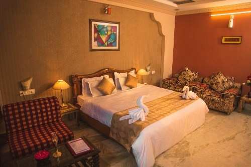 Experience a Regal Stay at Udaipur | Hotel Meenakshi