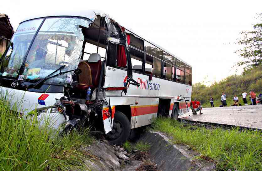 Bus overturns on Udaipur-Ahmedabad highway