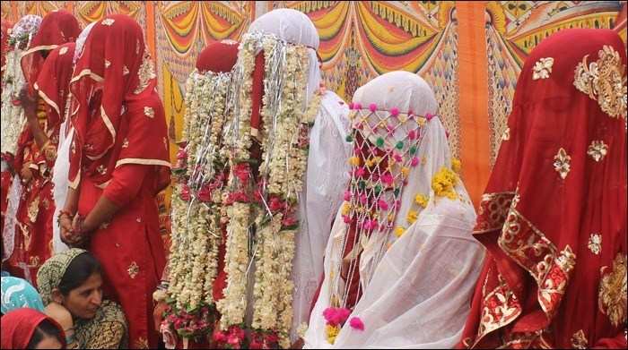 13 Couple Wed in First Muslim Mass Marriage