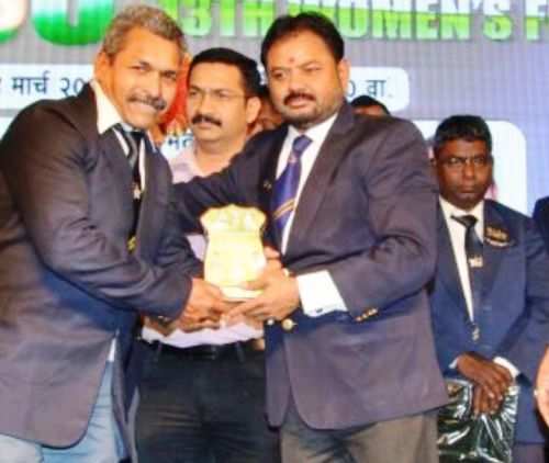 Udaipur’s Mahesh Wagmare receives award from Indian Body Building Association