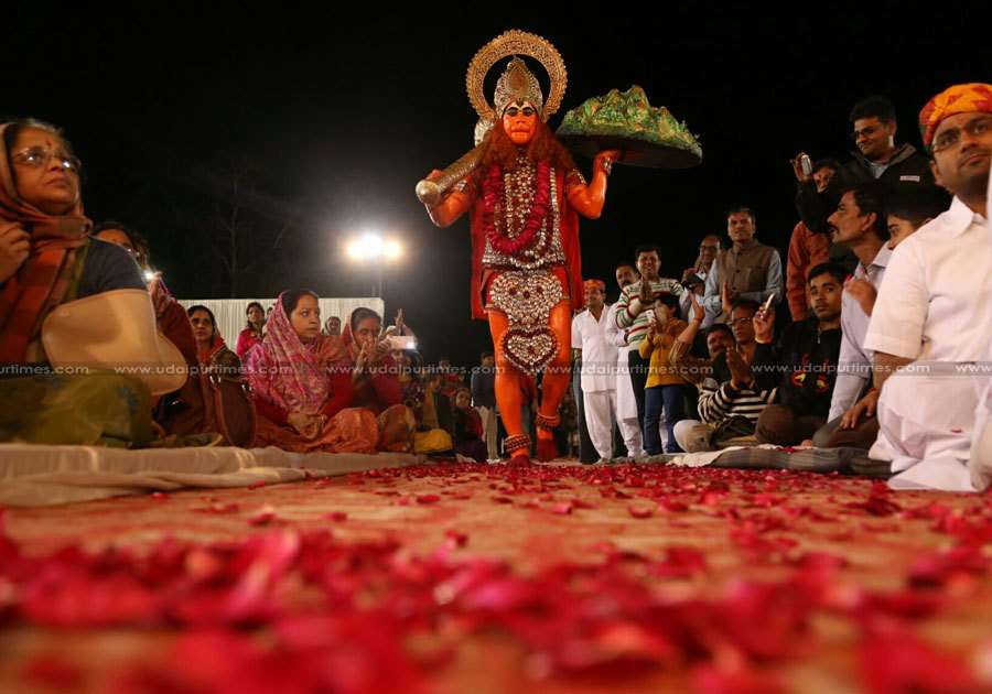 [Photos] Happy Holi: Khatu Shyam Sandhya, Market & Colors