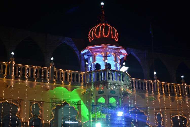 Last night of Muharram; Devotees Pay Visit to Taziyas