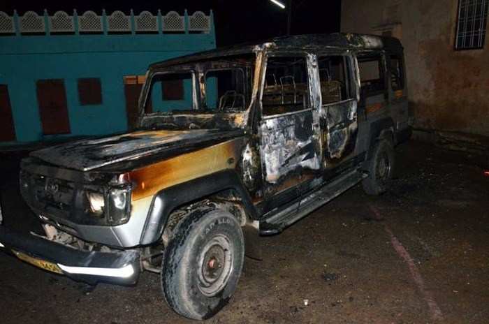 Clash between 2 groups, vehicle set on Fire