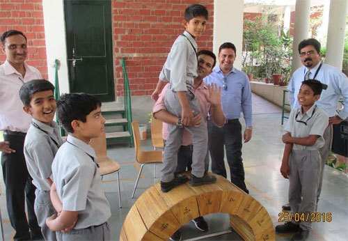 Khoj Team Puts the Fun Back Into Science at The Study