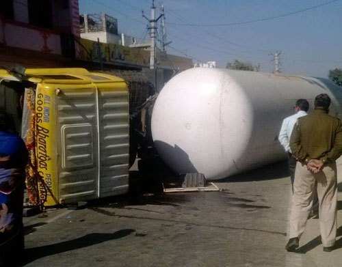 LPG Tanker rolled over, 1 died