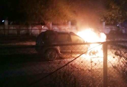 Running car catches fire in Hiran Magri
