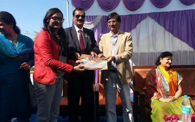 Mayor Honors Udaipur Swimming Team