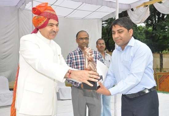 Outstanding Award to Er. Vinod Yadav