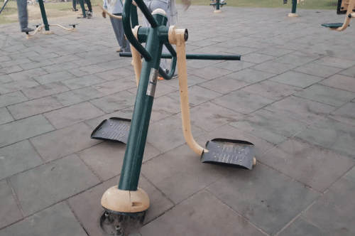 Gym equipments in Puja Park need maintenance