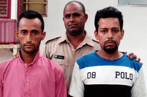 Two arrested for extorting Money