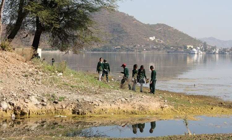 Bravo! Students turn Filthy Surrounding into a Clean Lake Side
