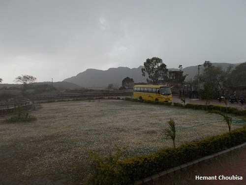 Sudden Rain & Hailstorm hits Udaipur, Mercury drops