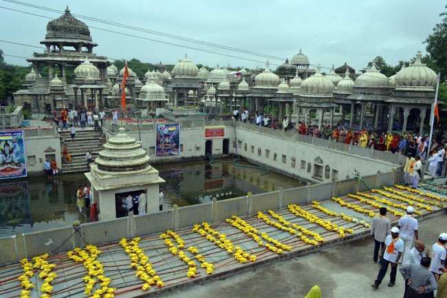 Over thousand devotees take part in Kavad Yatra