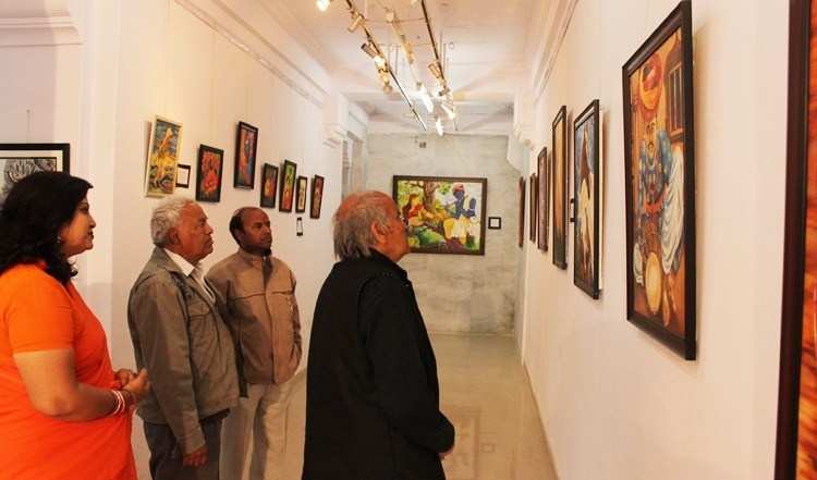 “Sandalwoods Lines”: Painting Exhibition Starts at Bagore Ki Haveli