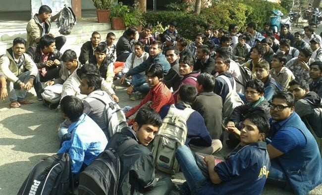 Shramjeevi College students protest against Dean