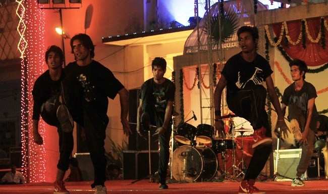 1st Day Diwali-Dussehra Mela 2013: Local artists takeover stage