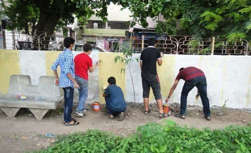 Students and locals clean Park at Bhopalpura