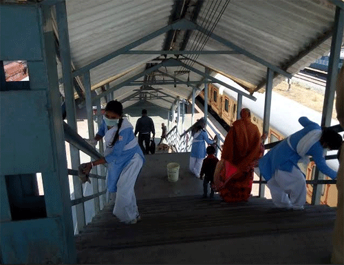 Nirankari devotees gather at Railway Station for ‘Safai Abhiyan’