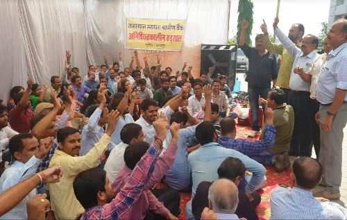 राजस्थान मरुधरा ग्रामीण बैंक की शाखाएं 4 दिनों से बंद