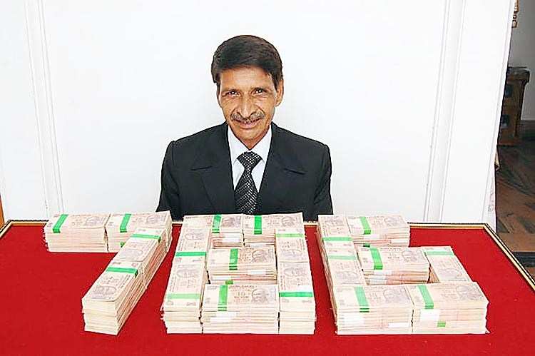 Currency man Bhanawat enters High Range Book of World Records America