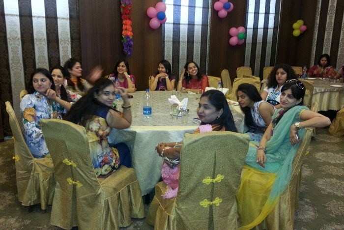 Divas Hosts Flower Theme Party