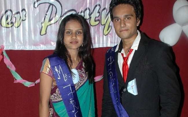 Abhilash and Surabhi crowned at Fresher's Party
