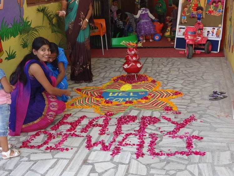 Parents unleash their creativity at Kidzee’s Diwali Celebration