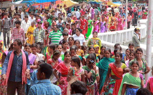 Hariyali Amavasya Fair begins amid Fun & Rain