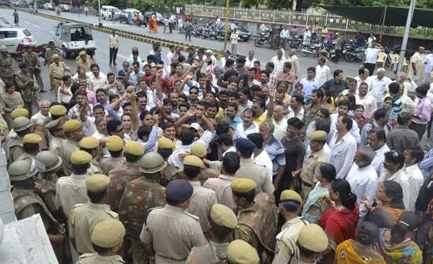 200 BJP activists give in self-arrest