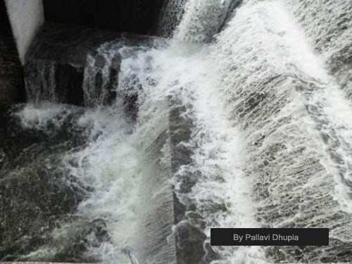 [Photos and Videos] The Fall of Happiness: FatehSagar Overflow 2011