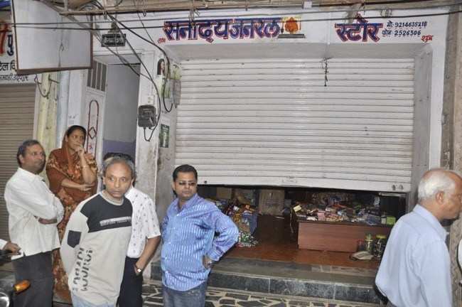 Overnight Theft in three shops at Dhanmandi; Rs. 3.25 Lac stolen