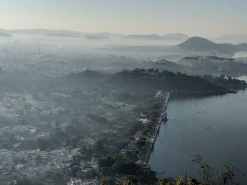 [Photos] Udaipur skyline and Fatehsagar in winters – Views from Neemuch Mata