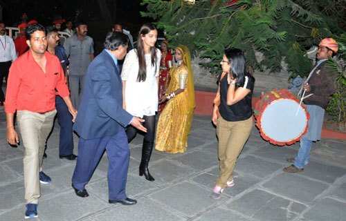 Sonam Kapoor reaches Udaipur for Prem Ratan Dhan Payo