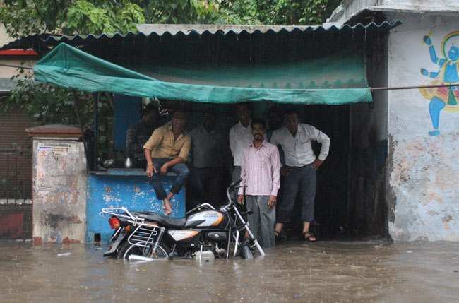 Heavy Downpour leaves City roads Clogged