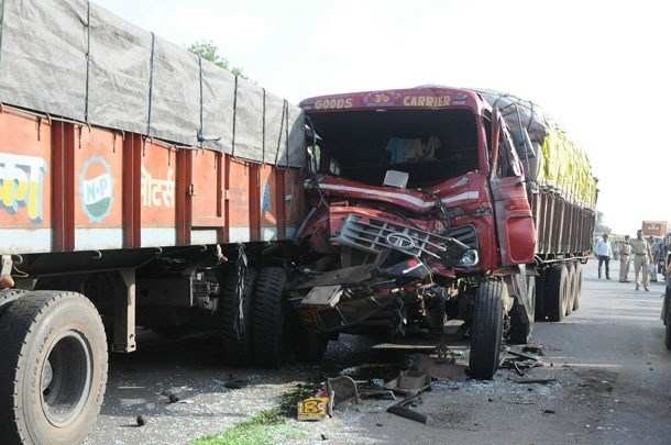2 Trucks Collide at NH8, no Casualties
