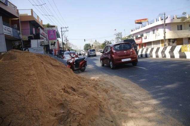 Punish those who spread construction material on Road: Rajni Dangi