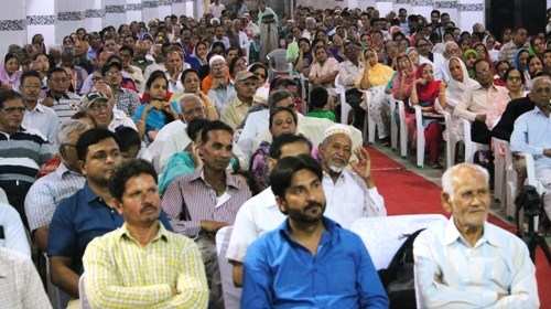 इमाम हुसैन की विलादत के अवसर पर मुशायरे का आयोजन, यूपी के आज़म सुल्तानपुरी ने जमाया महफ़िल में रंग